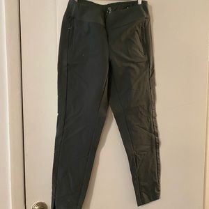 Gaiam cropped sport pants size small